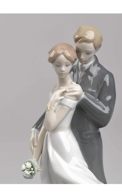 Lladro - Everlasting Love - Porcelain Figurine