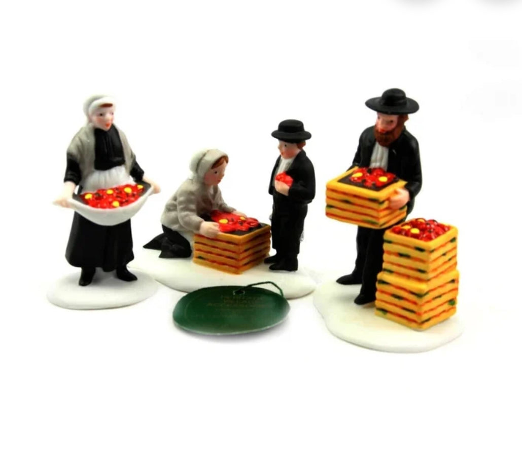 Department 56 - New England Village - Amish Family