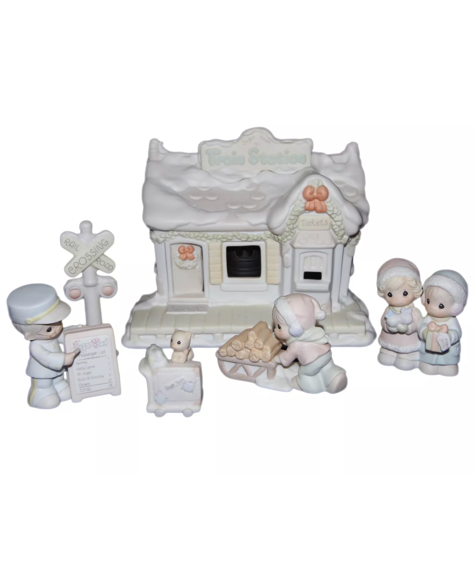 Sugar Town Train Station Set - Precious Moments Figurine –  RetiredPreciousMoments.com